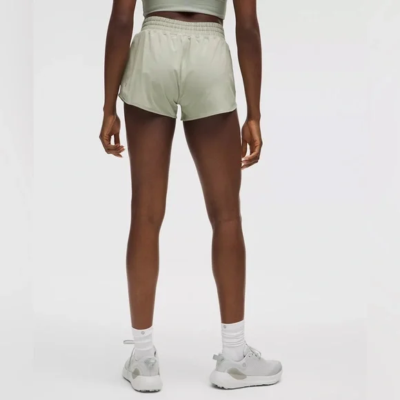 Lululemon Hotty Hot High-Rise Short 2.5" - Fog Green, Size 6 - Picture 3 of 10